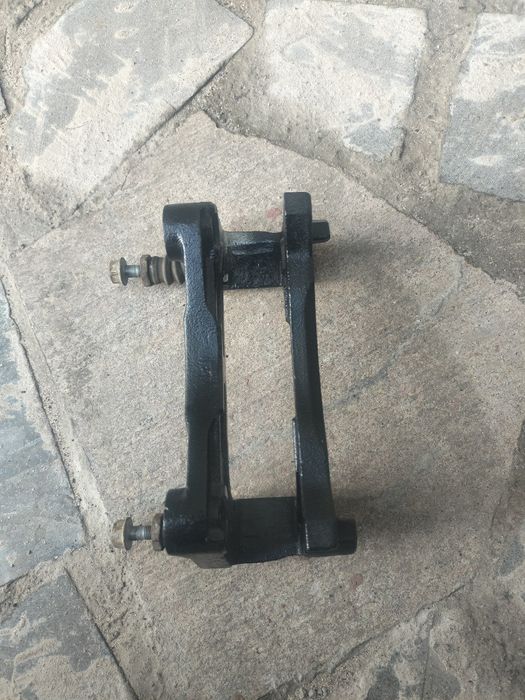 Продам скобу передню ліву Nissan leaf 2014