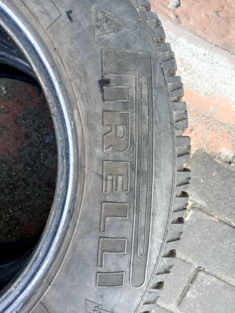 Резина пара 175 70 13 Pirelli в состоянии новых цена за штуку