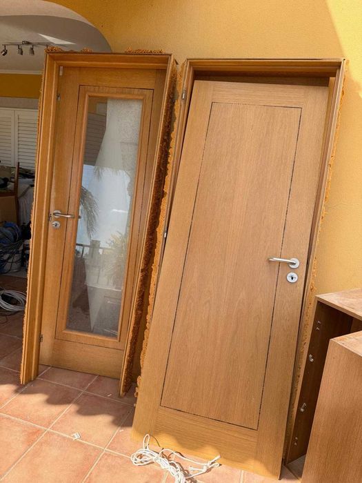 Vendem-se portas de madeira com e sem vidro com aro