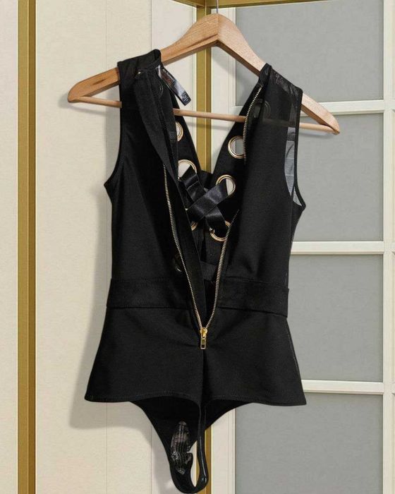 Чёрное боди Ann Summers с золотыми люверсами, под замшу с сеткой
