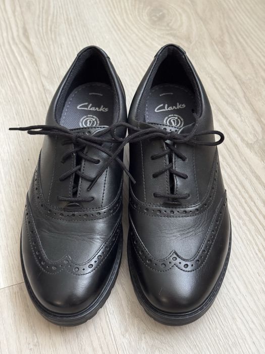 Шкіряне взуття. Оксфорди Clarks, натуральна шкіра, чорний колір