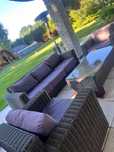 Zestaw mebli ogrodowych ratanowych sofa, dwa fotele i stolik