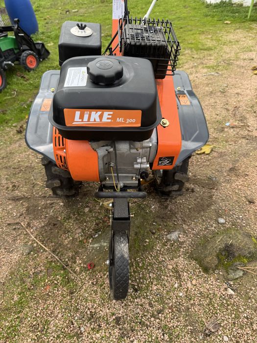 Motoenxada ML300 7 Hp com rodas.