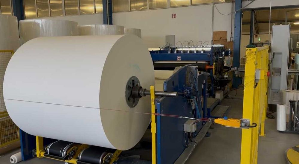 Przewijarka / bobiniarka do papieru, włókniny, folii, tektury.