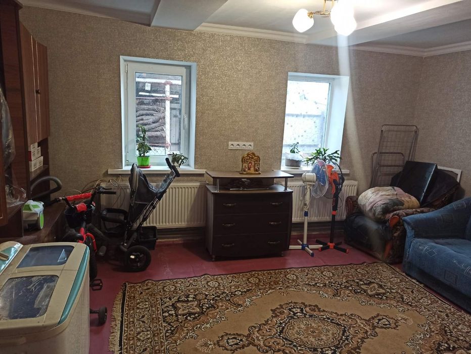 Продам 2 будинка в одному дворі з усіма зручностями..