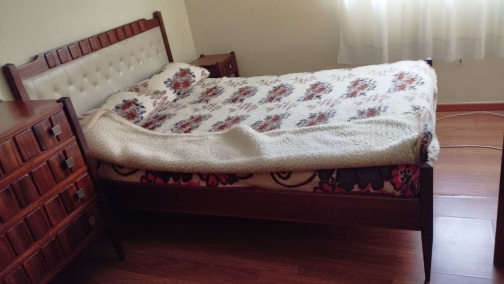 Vendo mobilia de quarto de casal em mogno