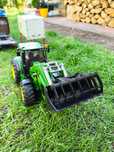 Traktor John Deere firmy bruder