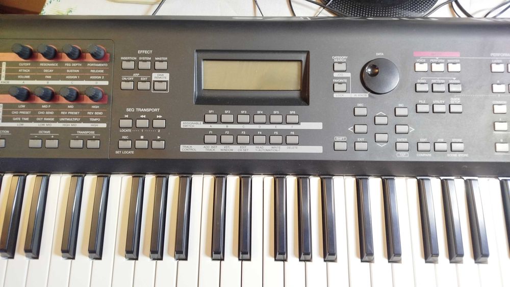 Синтезатор YAMAHA moxF6