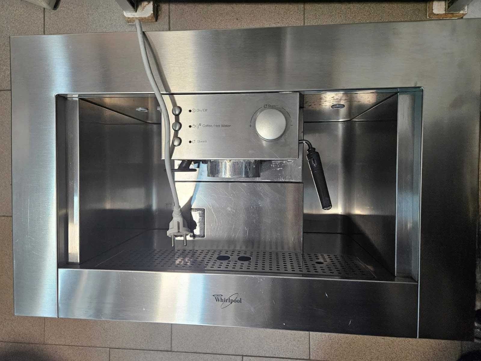 Uszkodzony ekspers do kawy Whirlpool
