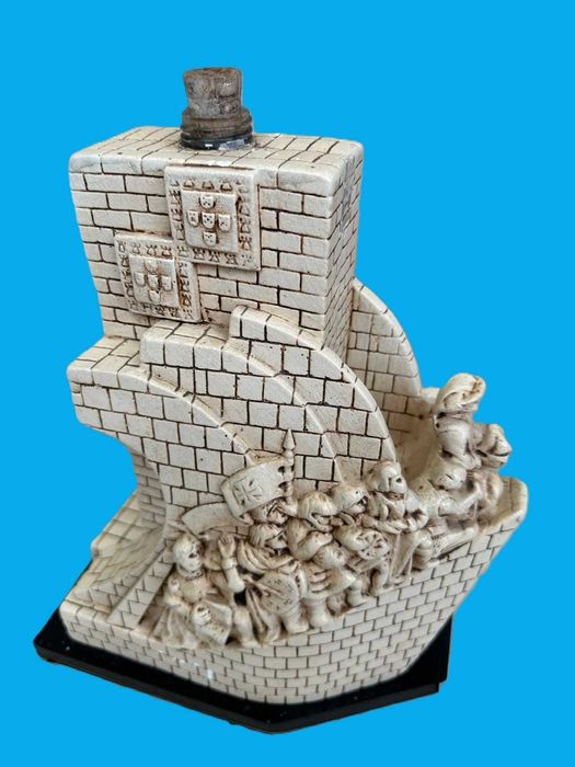 Garrafa de vidro, c/ molde de gesso, Padrão dos Descobrimentos