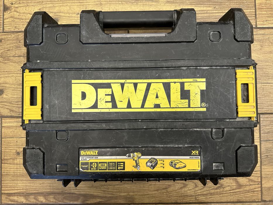 Walizka transportowa DeWalt TSTak na wiertarko-wkrętarkę DCD795