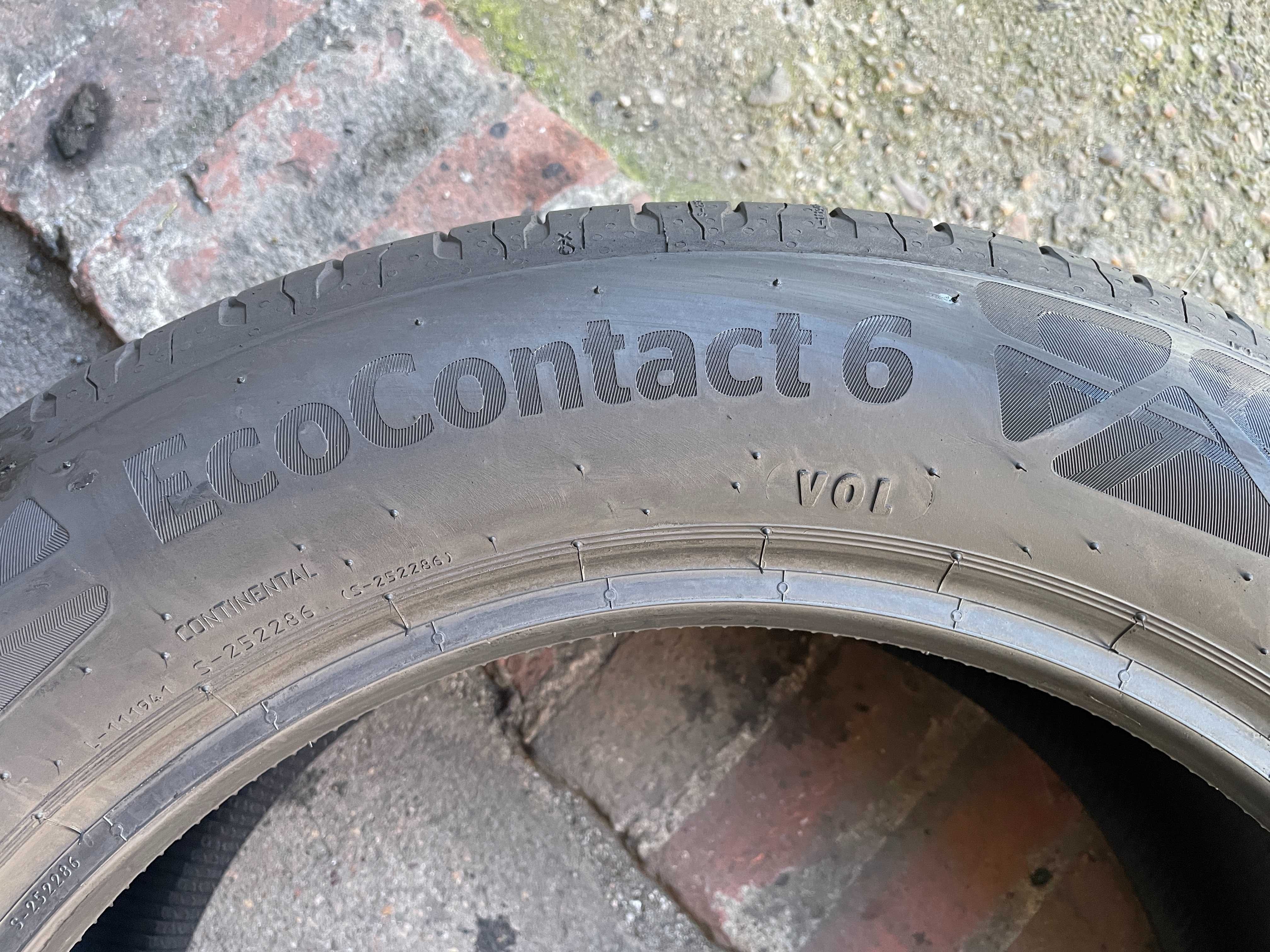 Komplet opon Continental 235/50R19