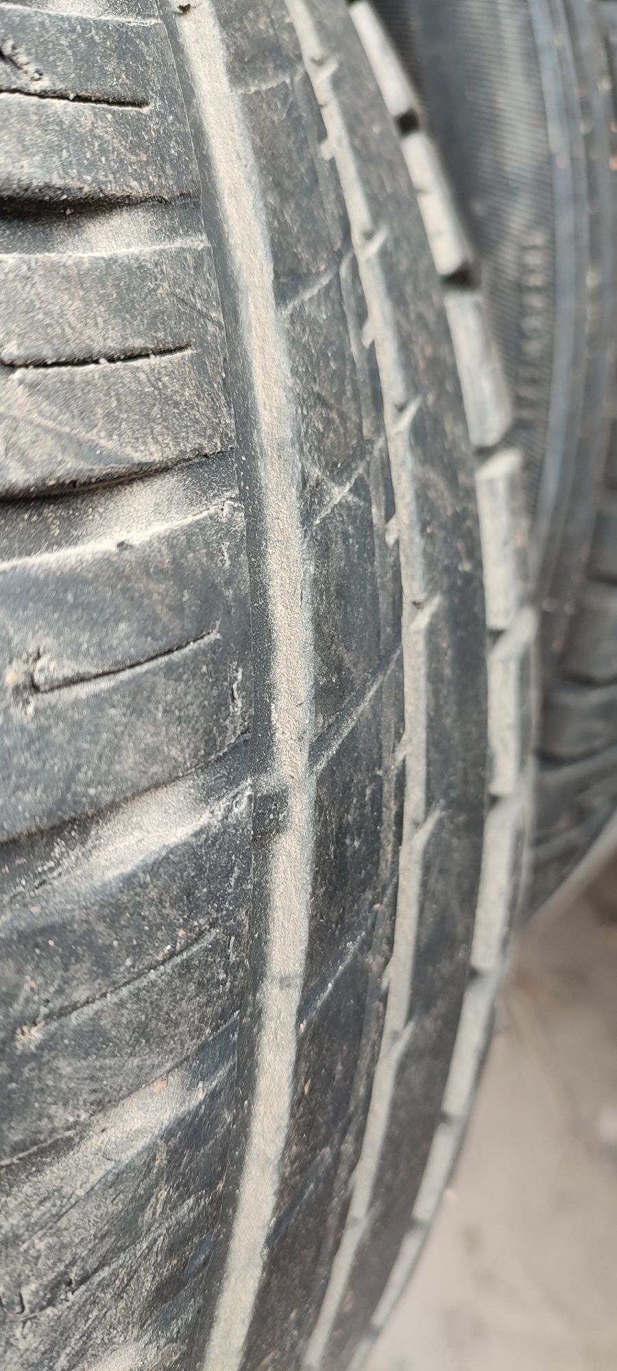 Продам 195/60R15 Debica