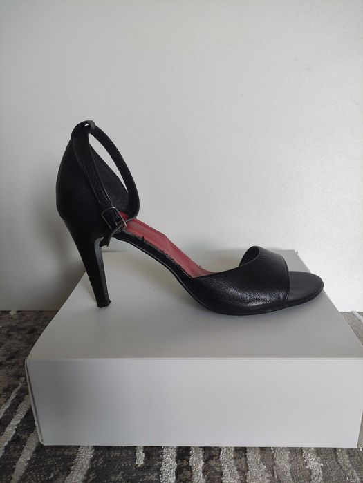 Czarne sandały na obcasie Lasocki r. 40