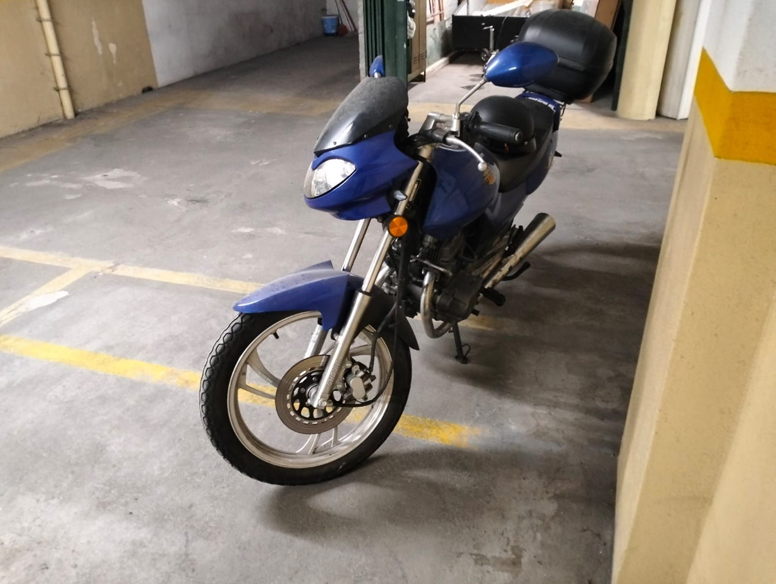 Mota GVM 125 com livrete ( desocupar )