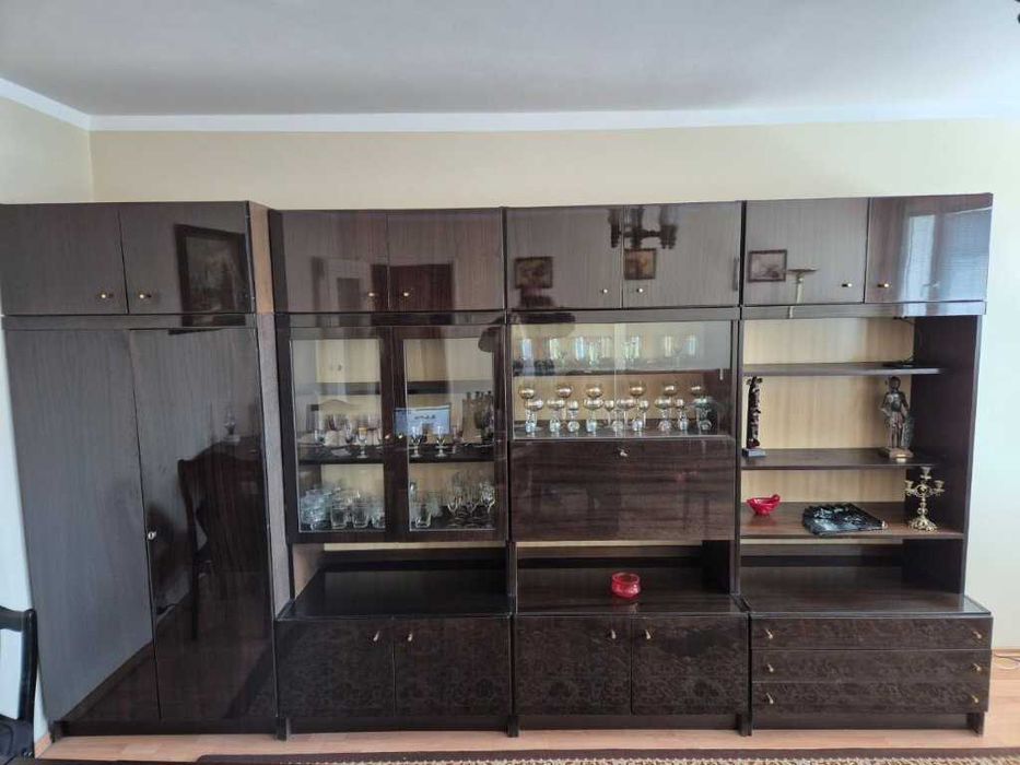 Meblościanka z PRL-u, wysoki połysk, mahoń