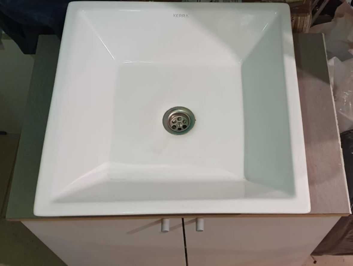 Szafka łazienkowa IKEA z umywalką KERRA biała używana