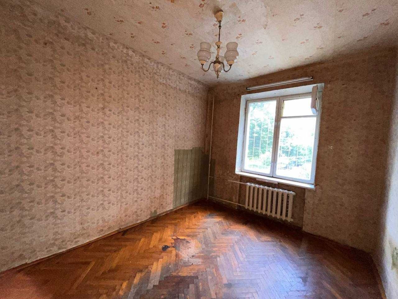 Продається КІМНАТА сталінка 1 поверх