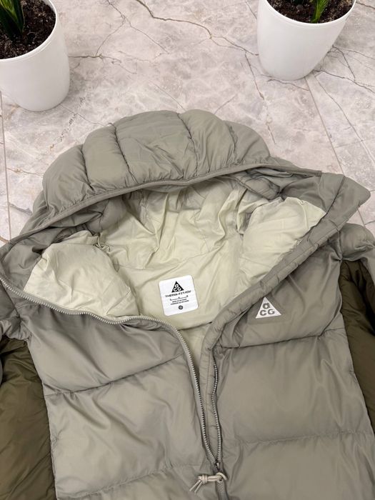 Пуховики Nike ACG білий та чорний S, M, L, XL