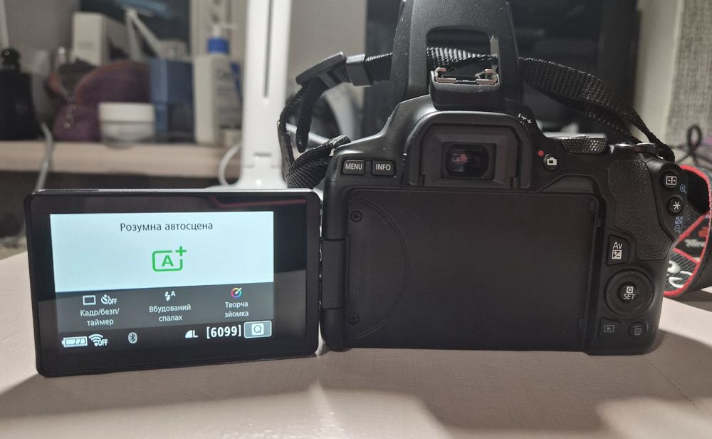 Фотоапарат Canon EOS 250D BK 18-55 IS