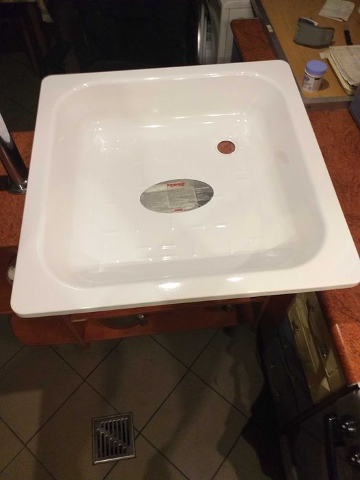 Nowy Brodzik emaliowany Ferro 70x70x12,5cm