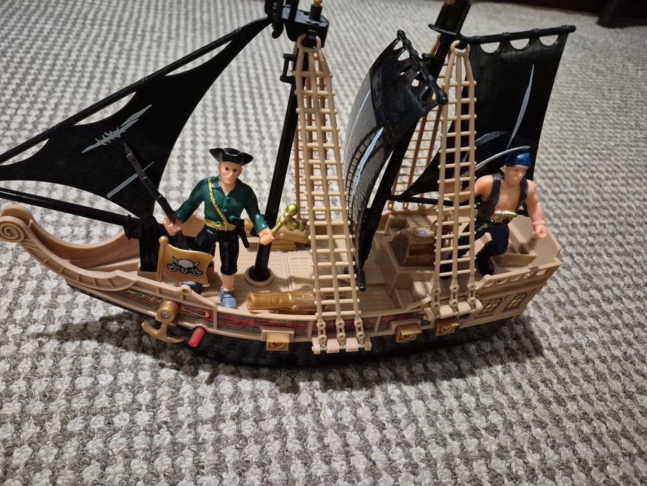 Піратський корабель в новому стані зі звуковими ефектами