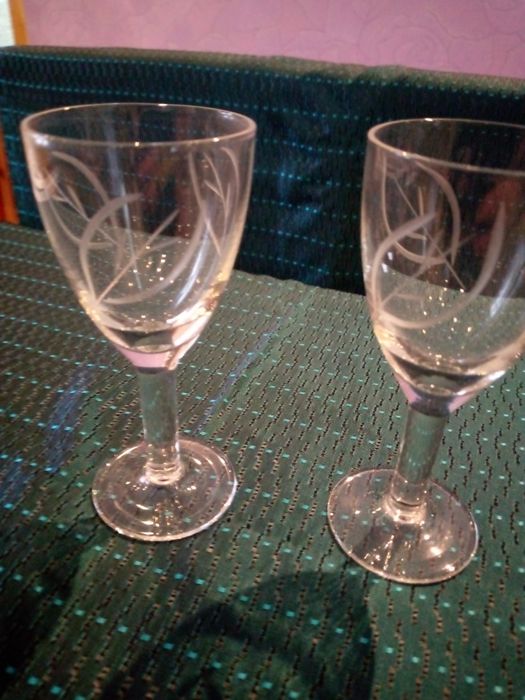 Фужери і рюмки, лотос