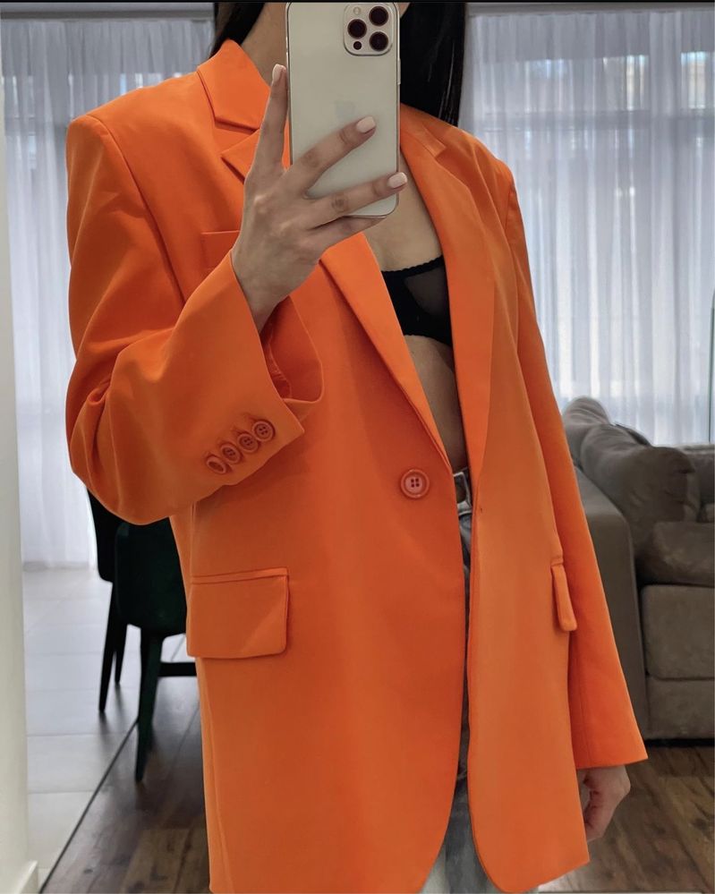 Оверсайз піджак помаранчевого кольору