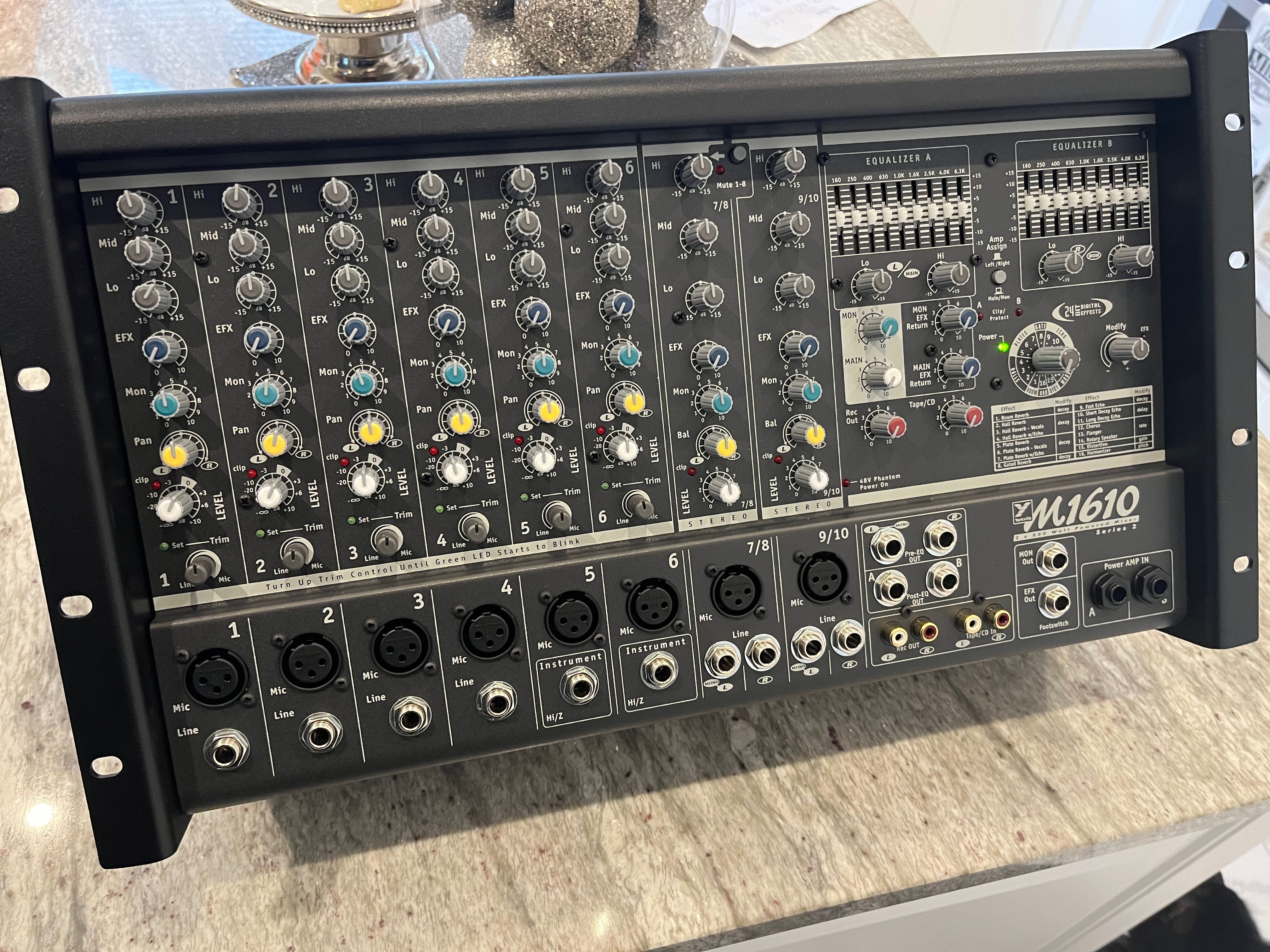 Yorkville Sound Canada M1610 Mikser ze wzmacniaczem 2x800w, 10 inputs