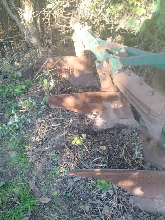 Продаю плуг трьох корпусний