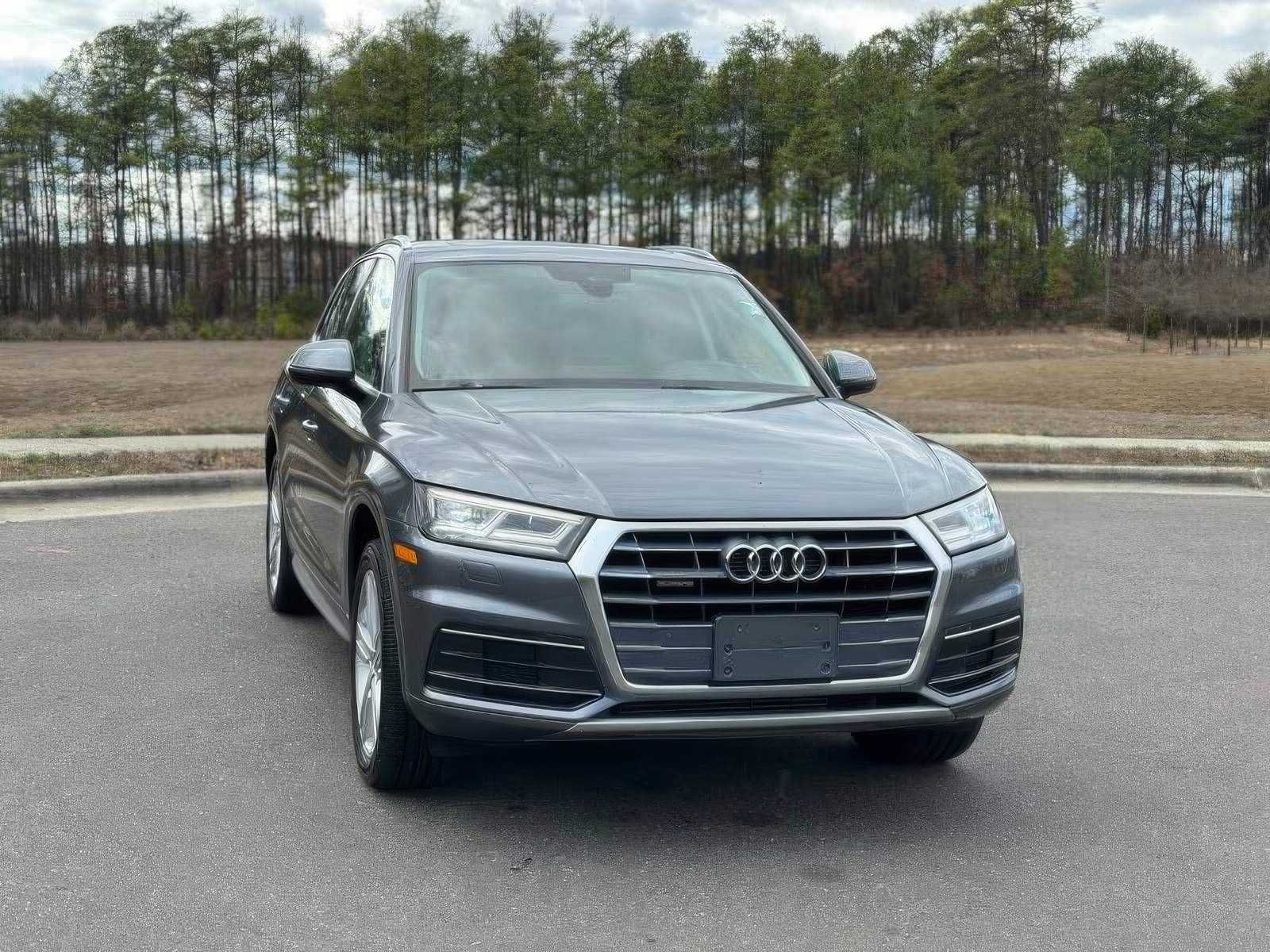 Audi q5 2018.  Premium Plus