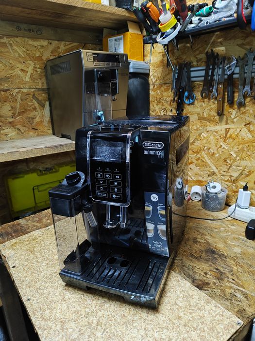 Кофемашина,кавомашина Delonghi Dinamica Капучино 2022 год