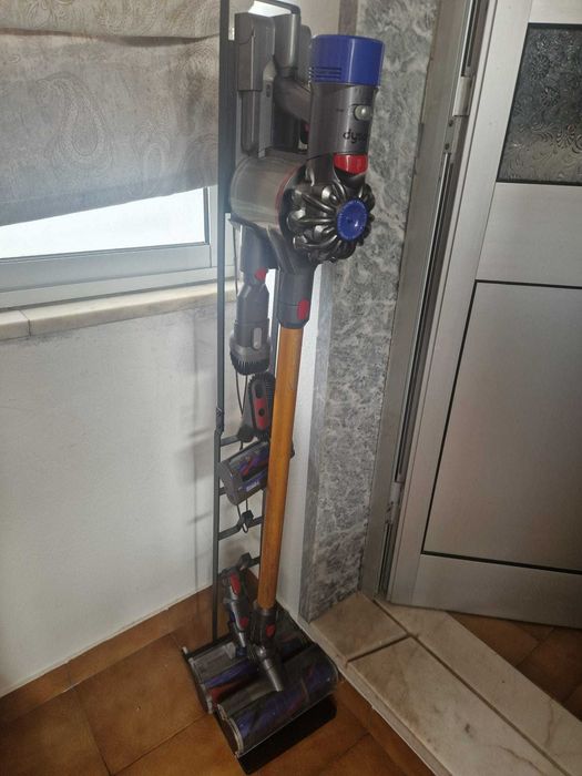 Dyson V8 absolute