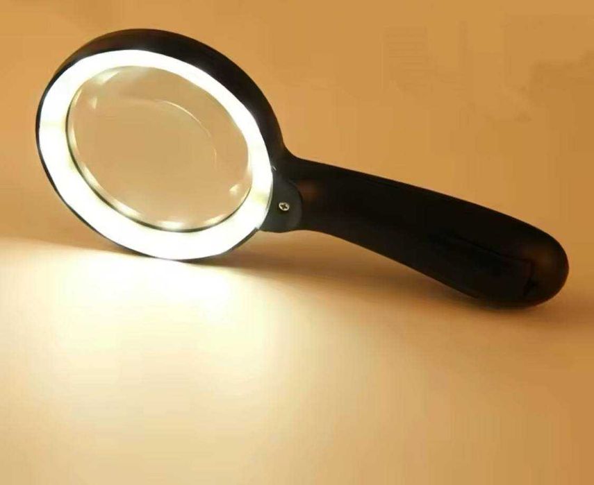 SZKLANA duża LUPA podświetlana led do czytabia małych liter dla dzieci