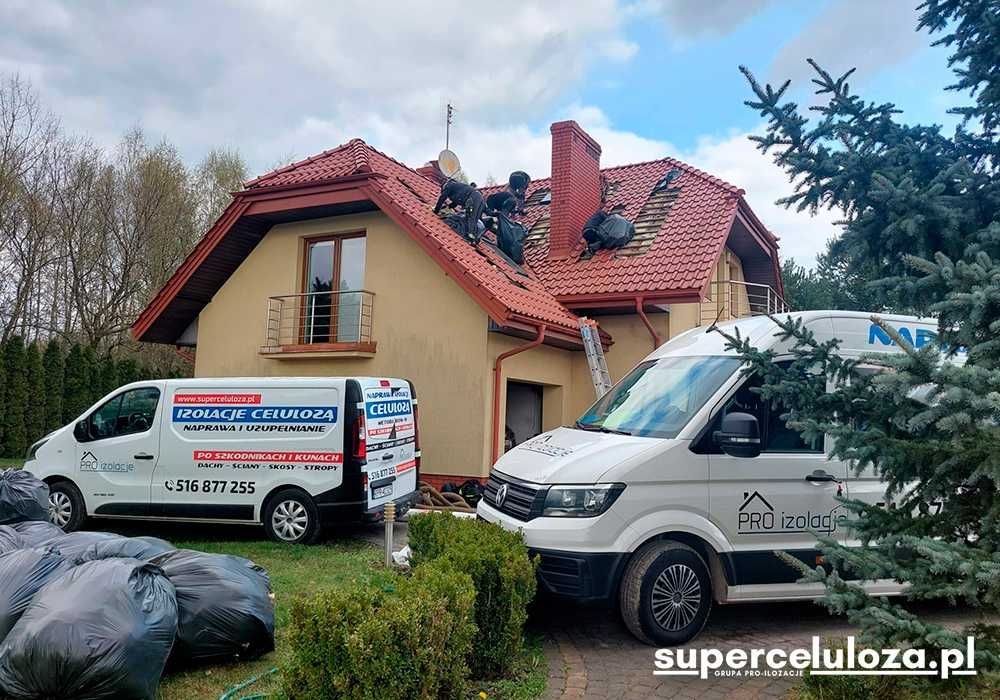 Docieplanie celulozą i pianą PUR | Naprawa dachu po kunach | CELULOZA