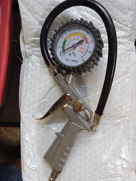 Новий манометр для підкачки шин