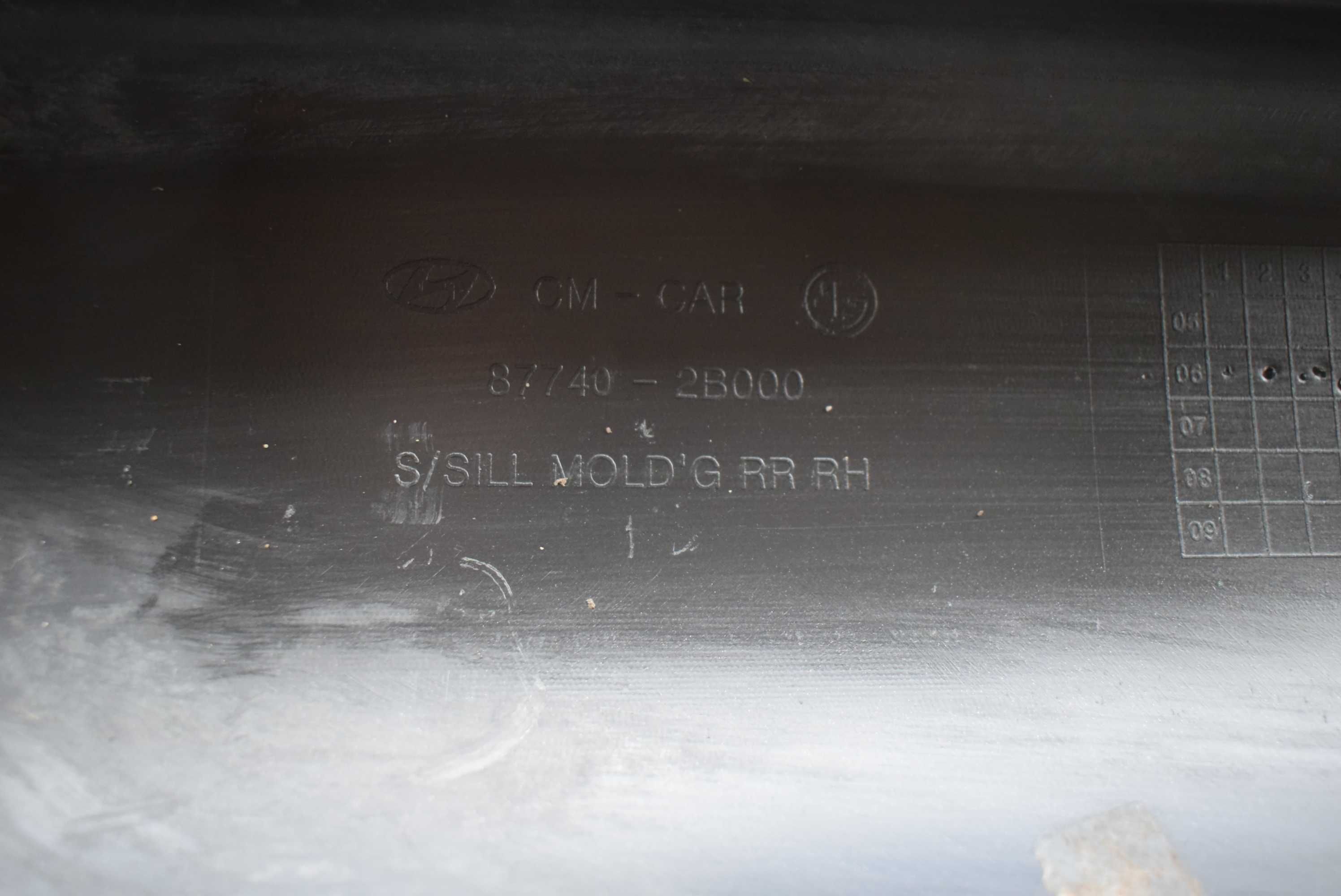 listwa progowa prawa HYUNDAI SANTA FE II 06-09R.87740-2B000