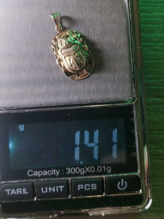 złoty Skarabeusz - zawieszka wisior amulet z Egiptu, złoto 750