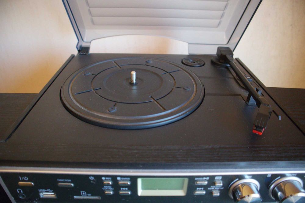 Aparelhagem Denver: leitor cartão SD, USB, k7, CDs, rádio, gira-discos