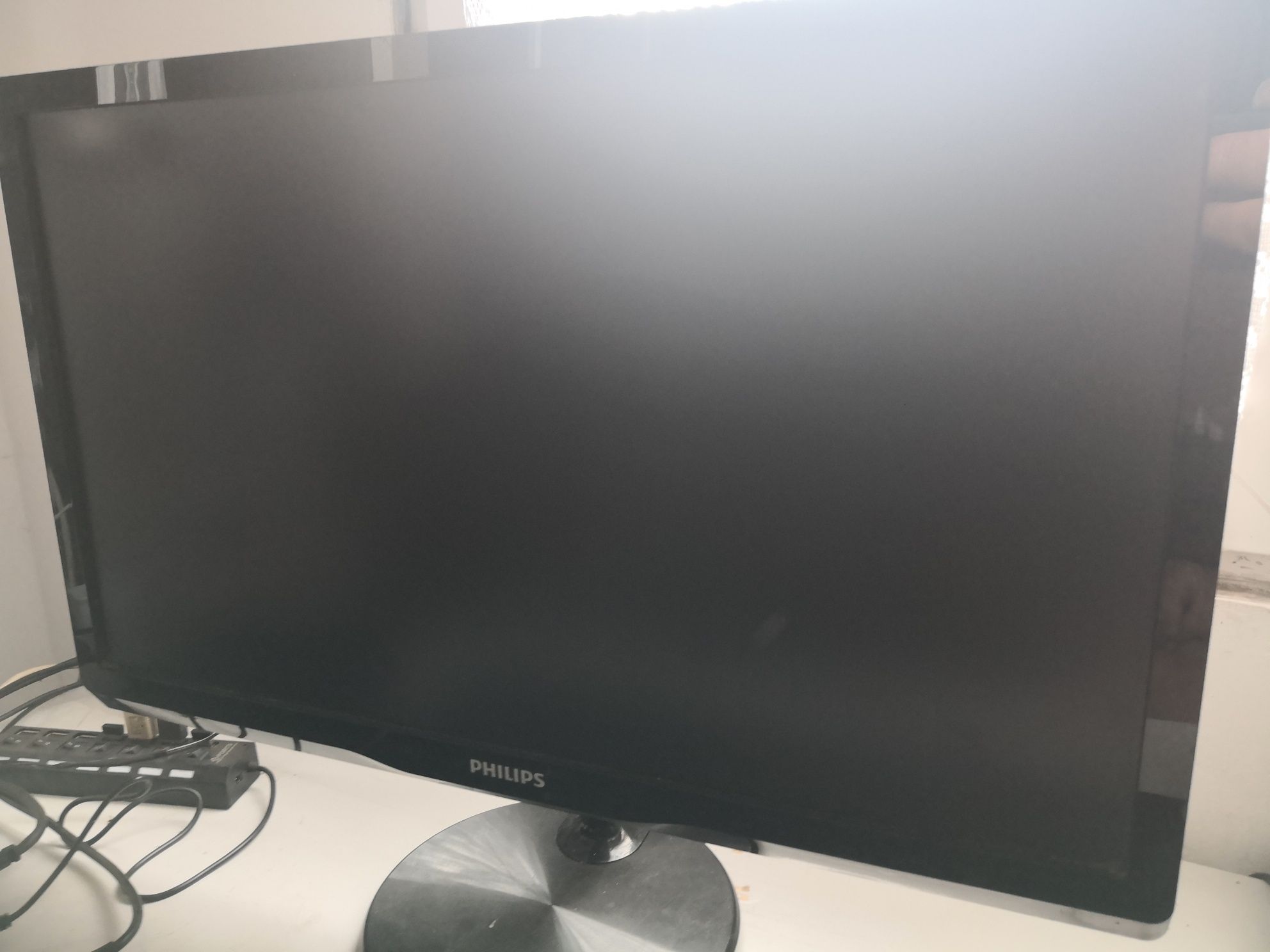 Monitor LED Philips 22 cale sprawny