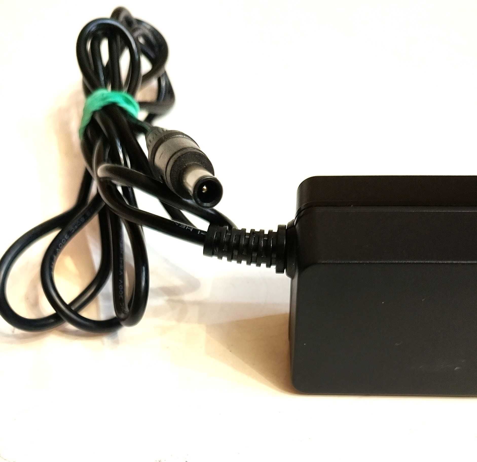 Zasilacz do Monitor LG  19 V- 2,3 A