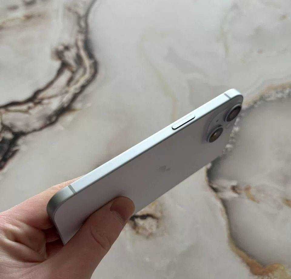 iPhone 15, 256 ГБ