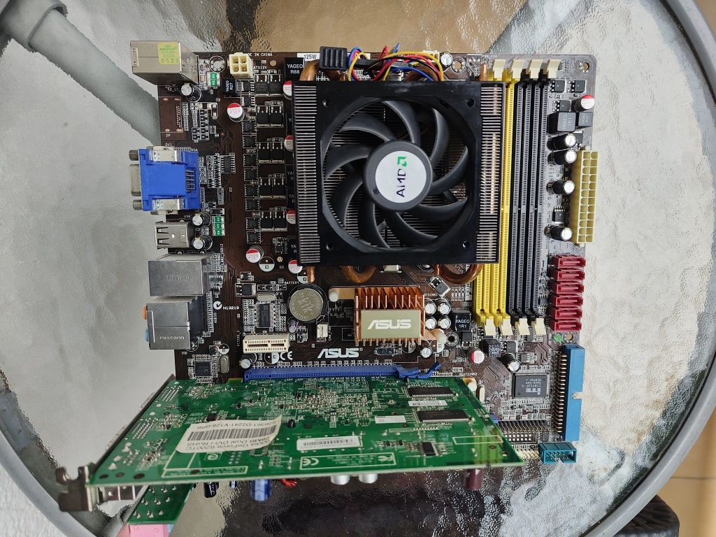 Asus M3A76-CM REV.1.100G / AMD Athlon 64 X2 / nVidia GeForce 6200TCT