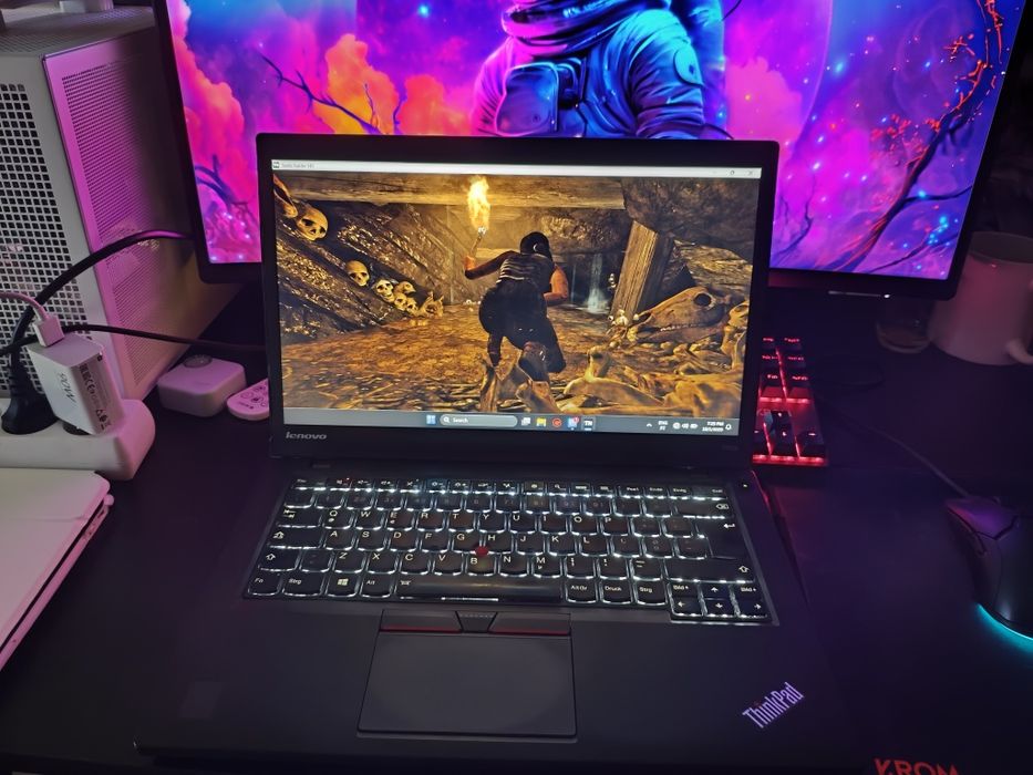Portáti Gamingl i5 + 8GB + Gráfica 2gb VRAM SSD nvme 256GB
Semi novo c