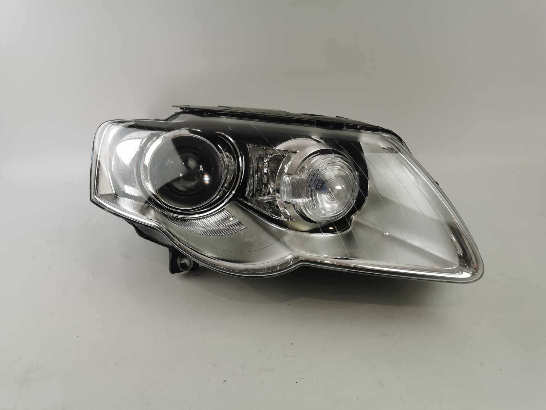 NOWA Reflektor Lampa prawa VW Passat B6 07- Ksenon przetwornica