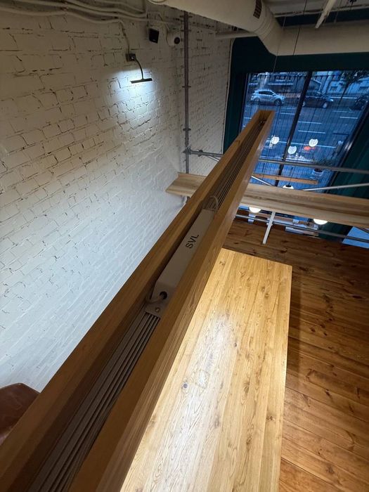 Світильник з дерева та металевого кріплення