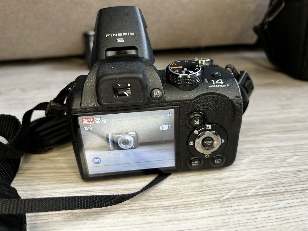 Цифровой фотоаппарат fujifilms3200
