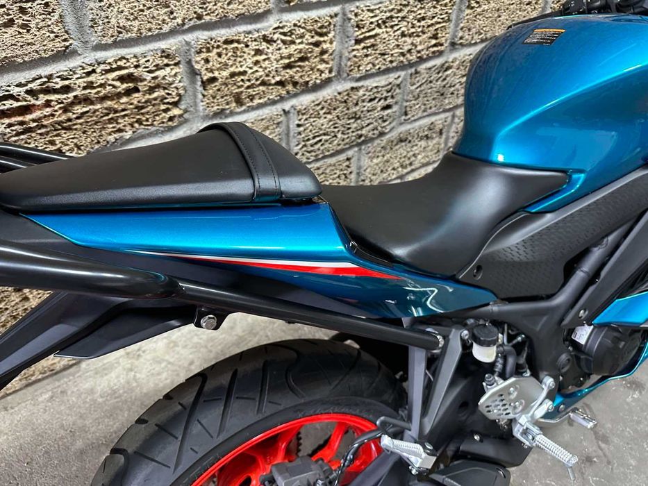 Yamaha R-25 з Японіі