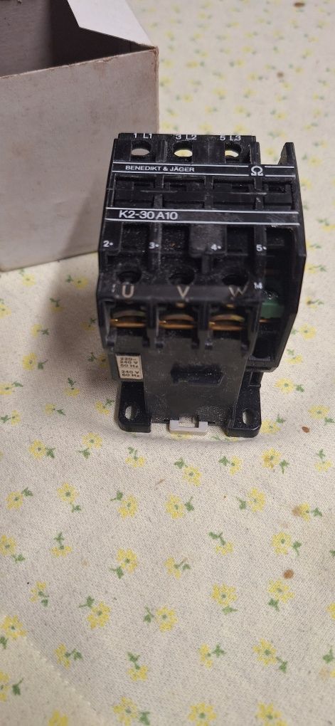 Przekaźnik elektryczny szynowy stycznik K2-30 A10 Benedikt & Jager