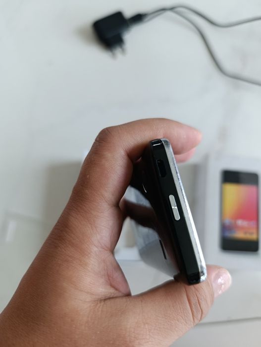 Smartfon prosty telefon z dotykowym ekranem BeeX Light Black 2G s.db.